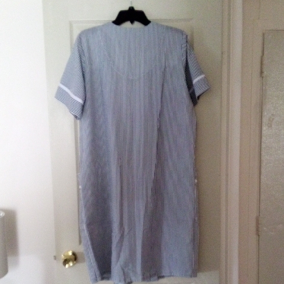 Anthony Richards Robe/House Dress - Picture 6 of 7